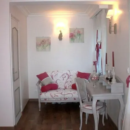 Domaine De L'archange Bed & Breakfast Dragey
