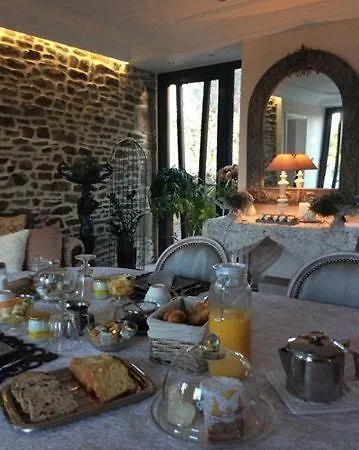 Domaine De L'archange לינה וארוחת בוקר
